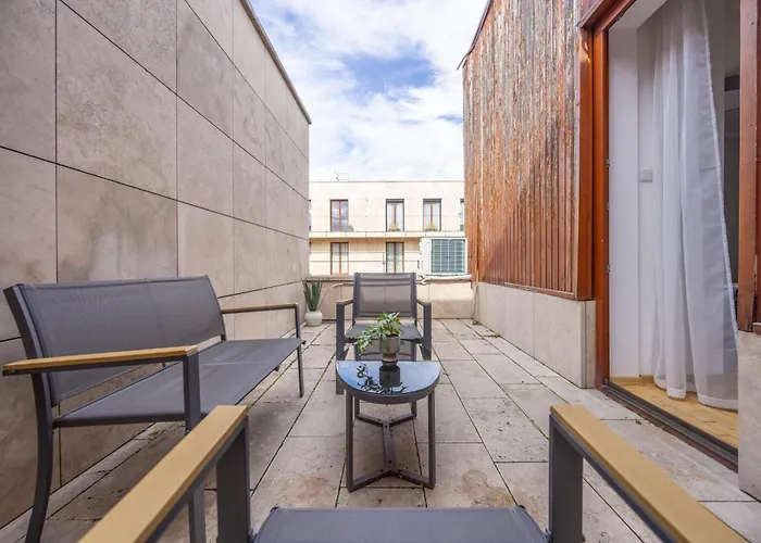 Superb Location & Cozy Suite With Terrace By Prestige Homes