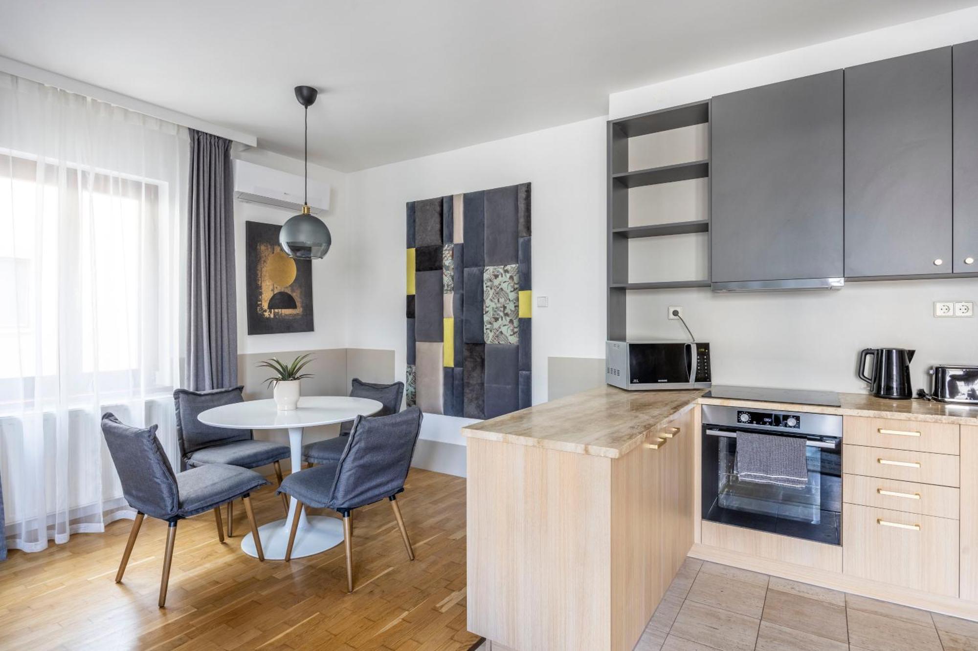 Апартаменты Superb Location & Cozy With Terrace By Prestige Homes Будапешт