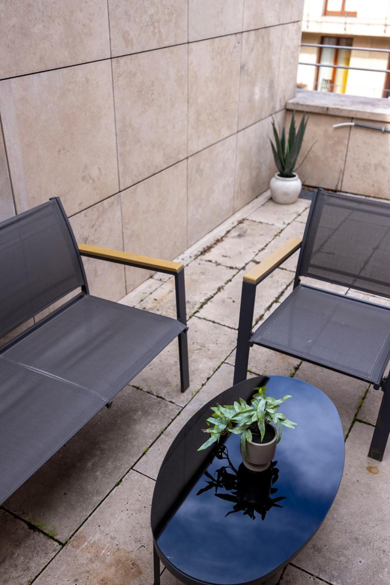 Апартаменты Superb Location & Cozy With Terrace By Prestige Homes Будапешт